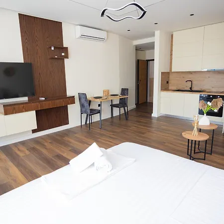 Iunn 3 * Vlorë