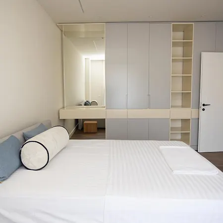 Iunn 3 Apartment *